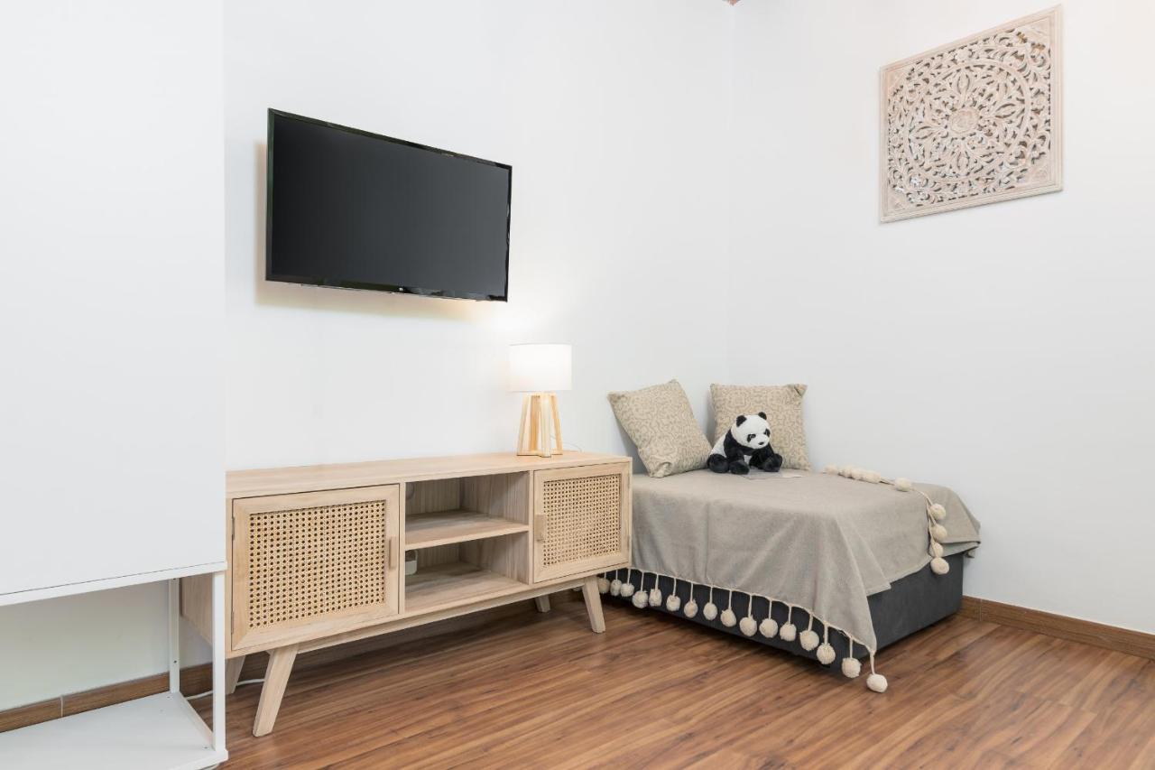 Suite Homes Alice Valentin Малага Экстерьер фото