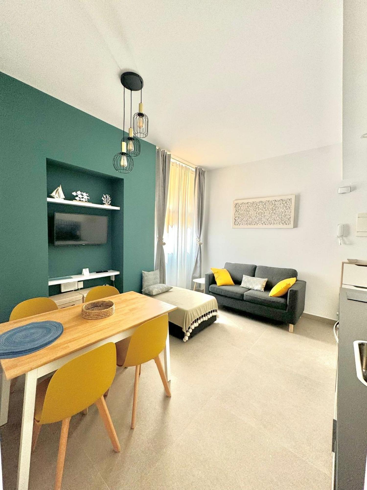 Suite Homes Alice Valentin Малага Экстерьер фото