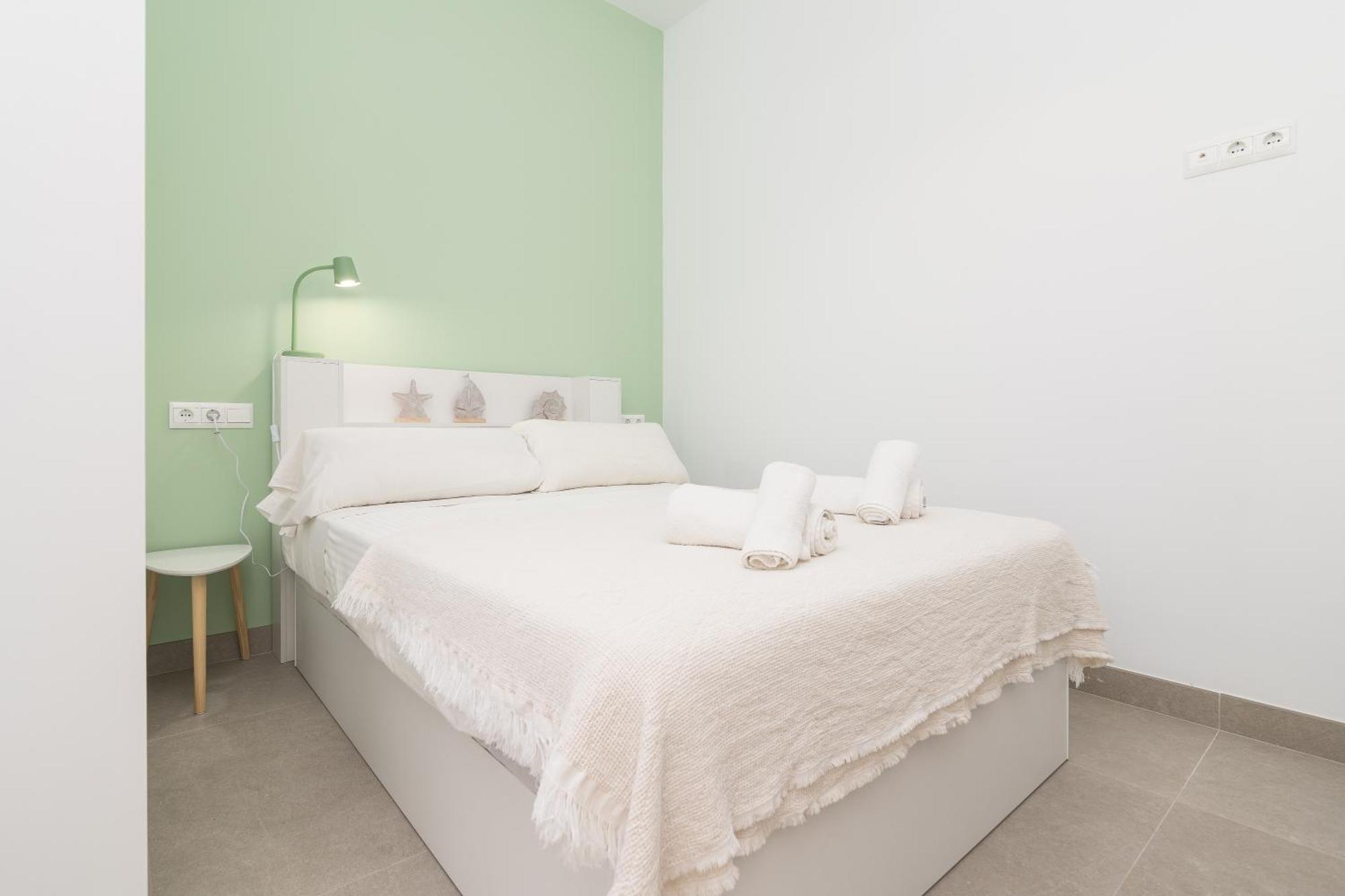 Suite Homes Alice Valentin Малага Экстерьер фото