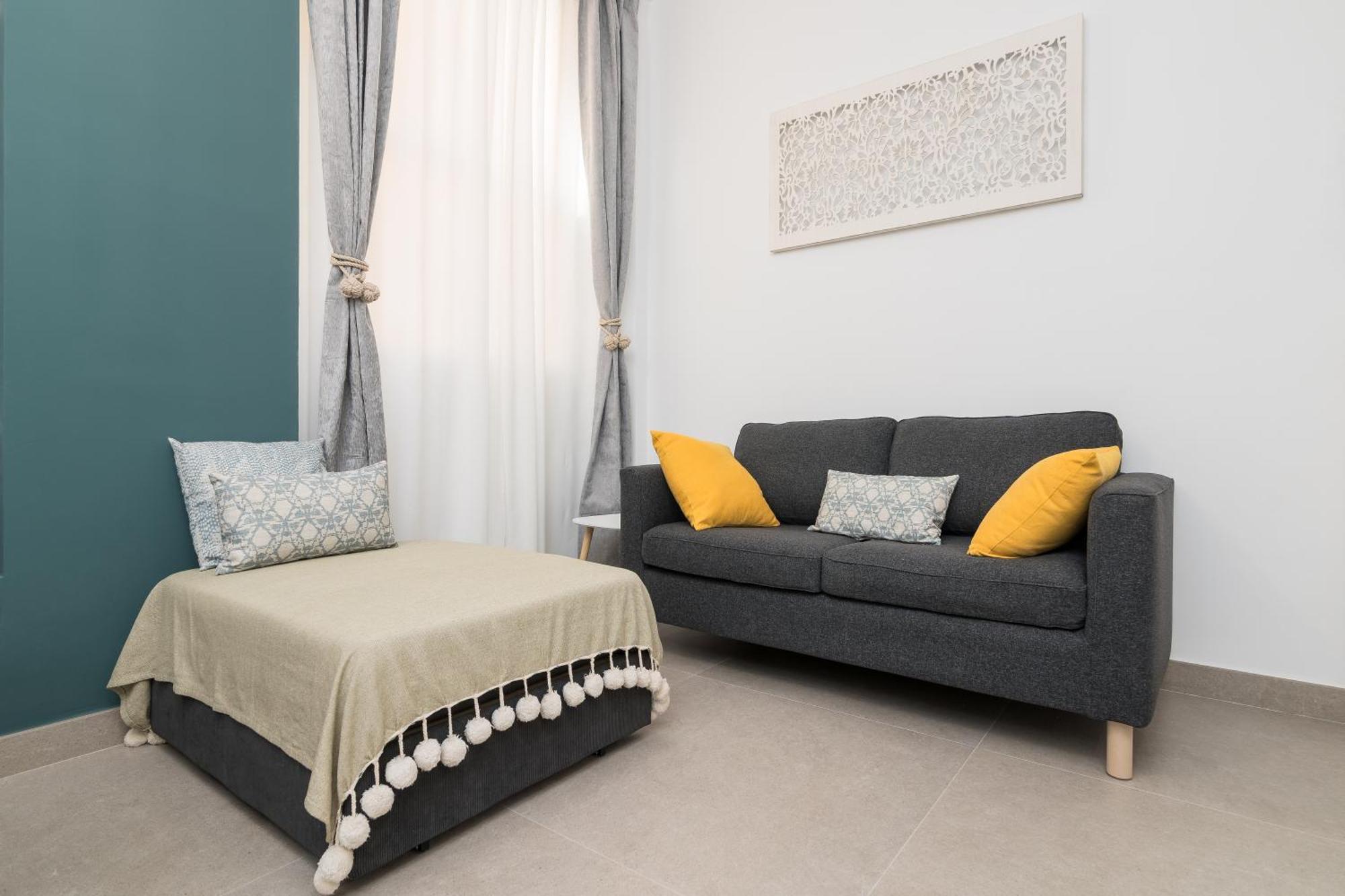 Suite Homes Alice Valentin Малага Экстерьер фото